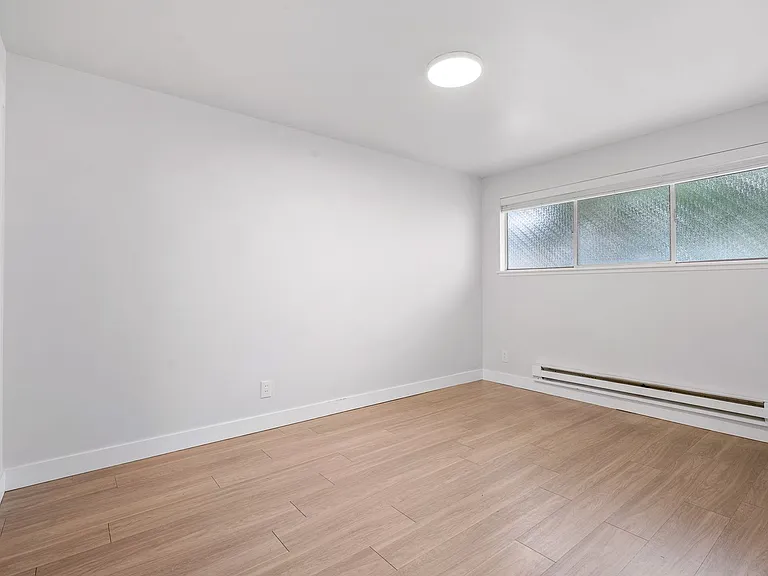 Van Lloyd Apartments — Photo 20