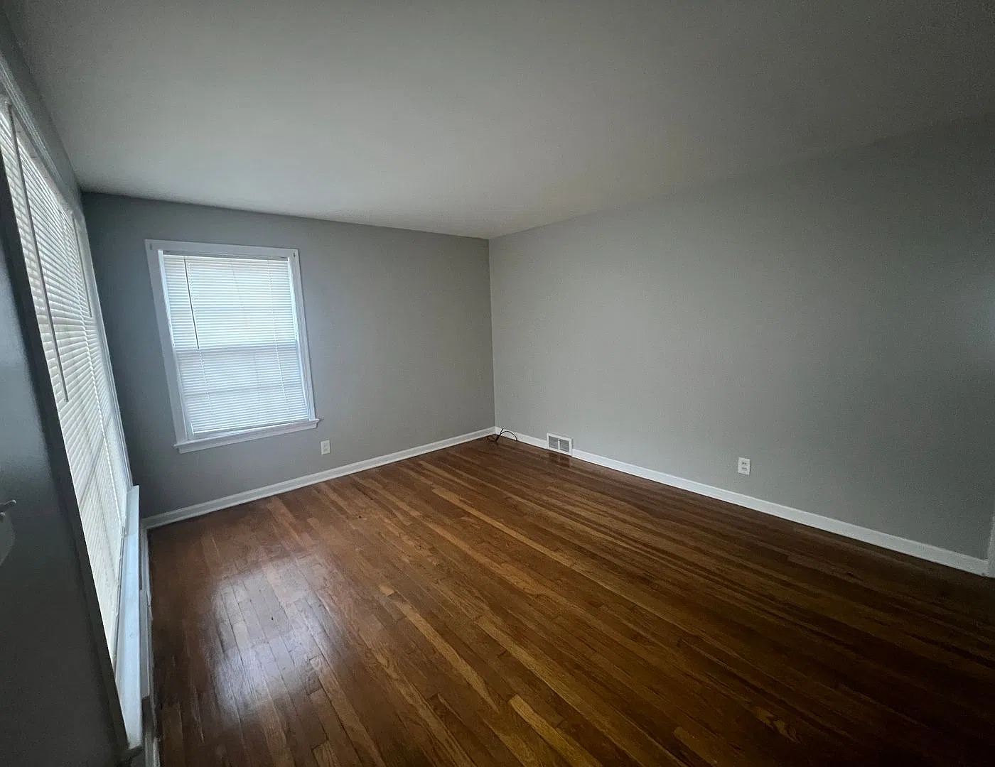 South Euclid 3 BR Cape Cod — Photo 3