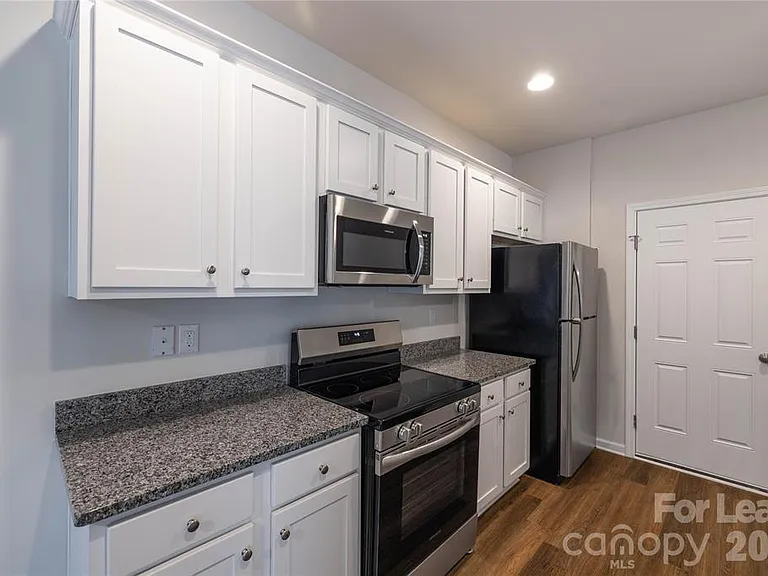 1419 Amhurst St — Photo 18