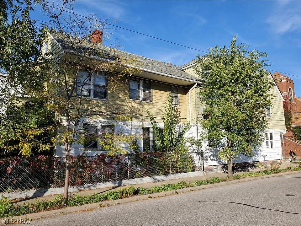 2nd image of 2042 Quail St