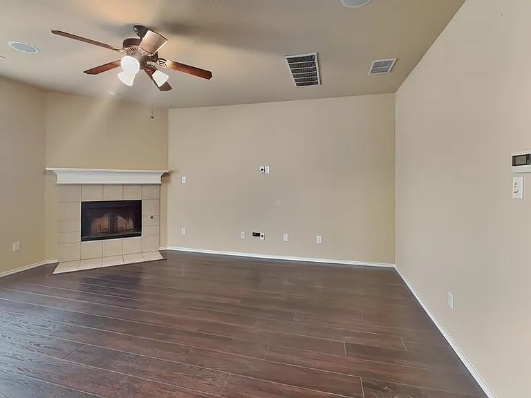629 Saddleway Dr — Photo 3