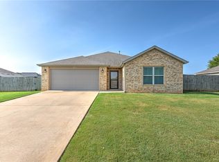 1220 Cottonwood Rd, Centerton, AR 72719