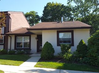 25 Woodcreek Ct, Deer Park, NY 11729