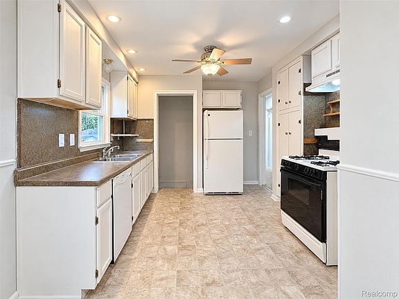2nd image of 8865 Mettetal St