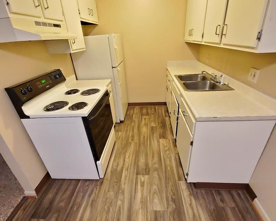 2nd image of 3811 Sandhurst Dr APT 308