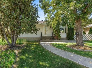 12352 Saint Albert Trl NW, Edmonton, AB T5L4G8