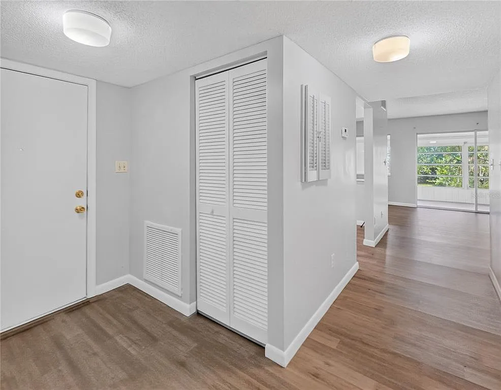 2 bed, 2.0 bath, 1072 sqft, $1,300 — Photo 3
