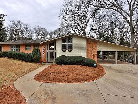 3rd image of 743 Beverly Dr