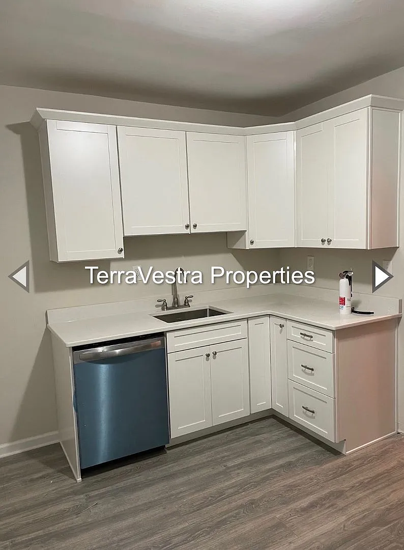 Recently Remodeled Single Family Home! Eligible for $500 Security Deposit. — Photo 1