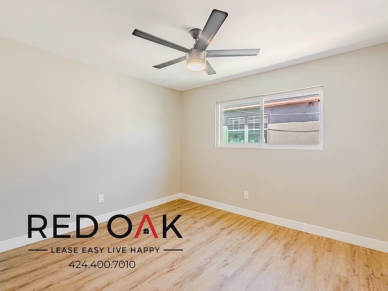 921 W 82nd St #24 — Photo 15