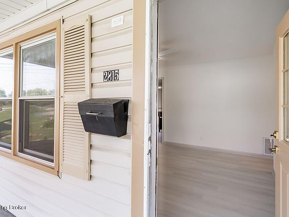4th image of 2815 Elam Dr