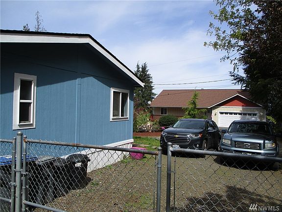 2nd image of 151 E Greenwood Ln