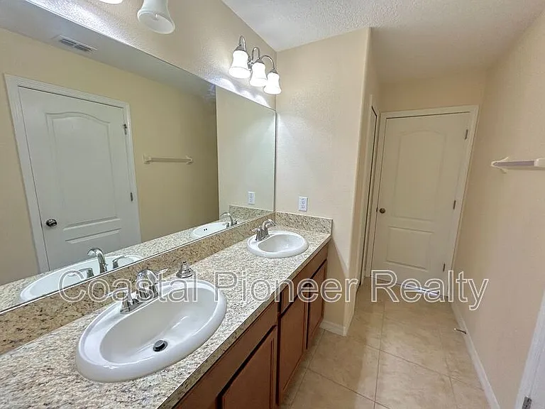 2123 Roanoke Springs Dr — Photo 26