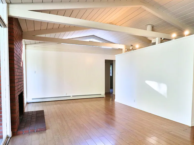 2467 Alvin St — Photo 8