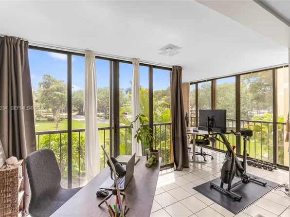 16175 Golf Club Rd APT 212, Weston, FL 33326