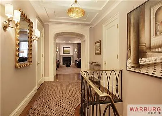 Sold by Warburg | media 2