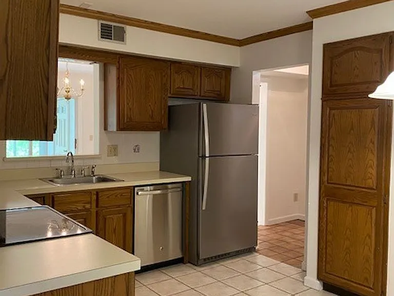 951 Innsbruck Dr #B — Photo 10