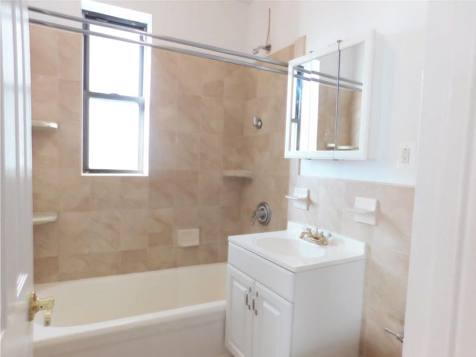 2nd image of 70 Prospect Park SW APT D7