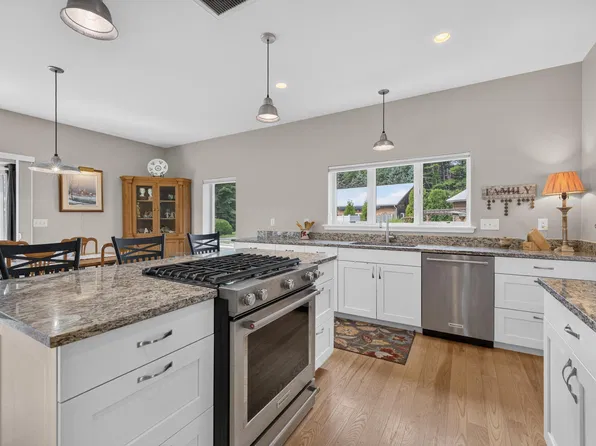 7 Pebble Lane #4, Kennebunk, ME 04043