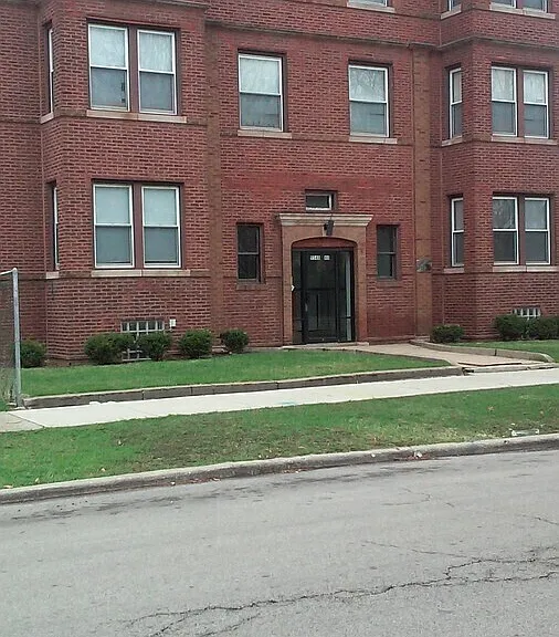 9548 S Prairie Ave #3 — Photo 1