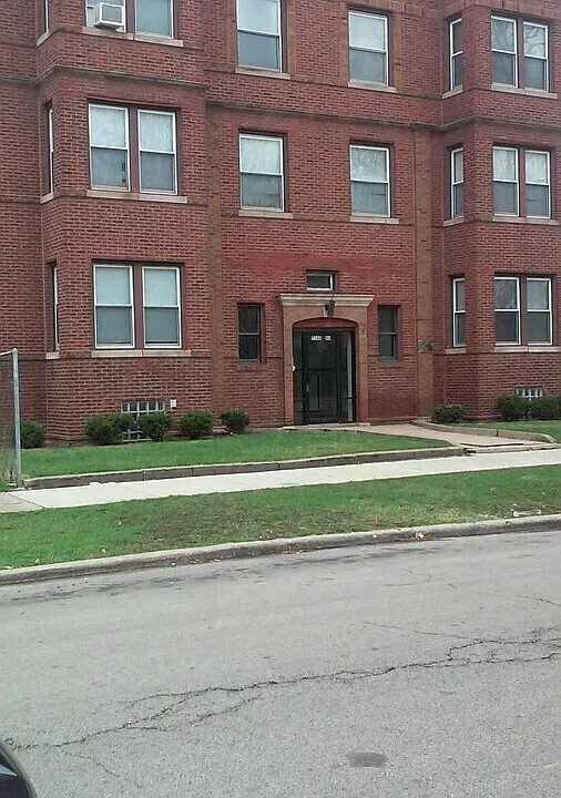 9548 S Prairie Ave #3