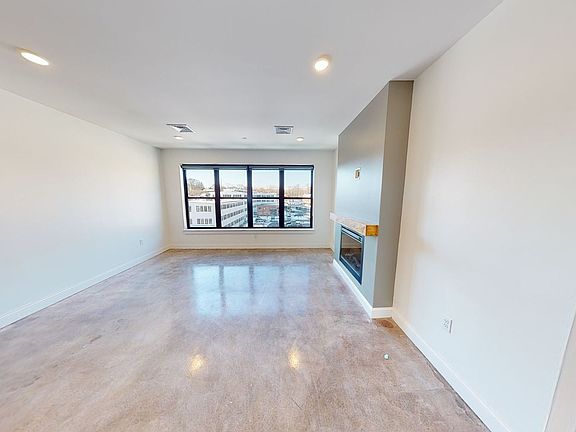 3rd image of 44 Wharf St #70-302