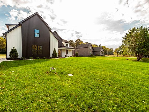 2nd image of 2039 Liberty Ln