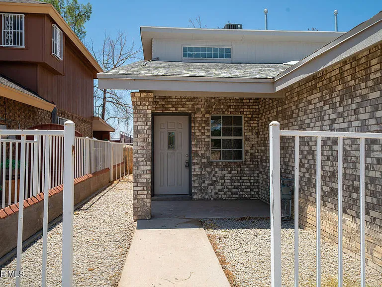 821 Los Lagos Way #A — Photo 2