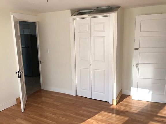 1st bedroom, door into kitchen