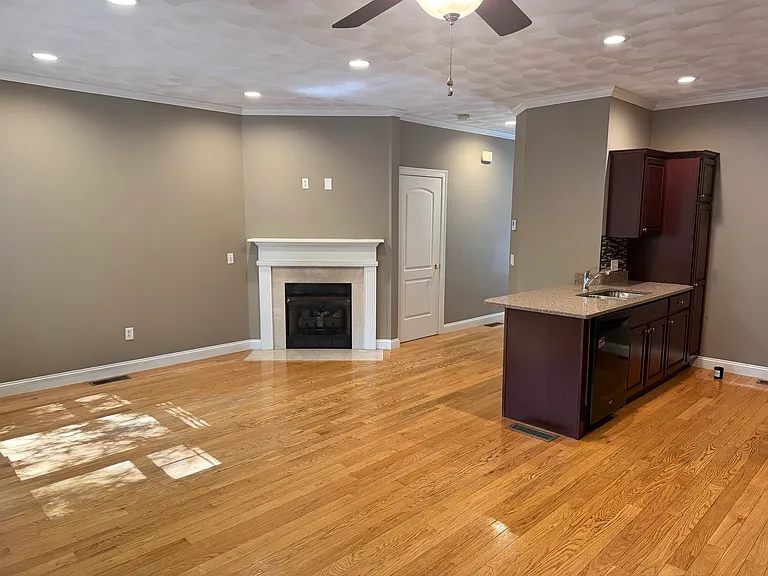 1 Santini St #J — Photo 4