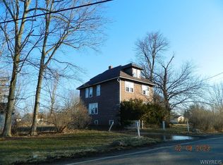 11674 Rapids Rd, Akron, NY 14001