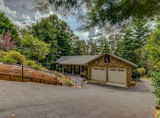 2052 Deep Woods Dr, Hendersonville, NC 28739