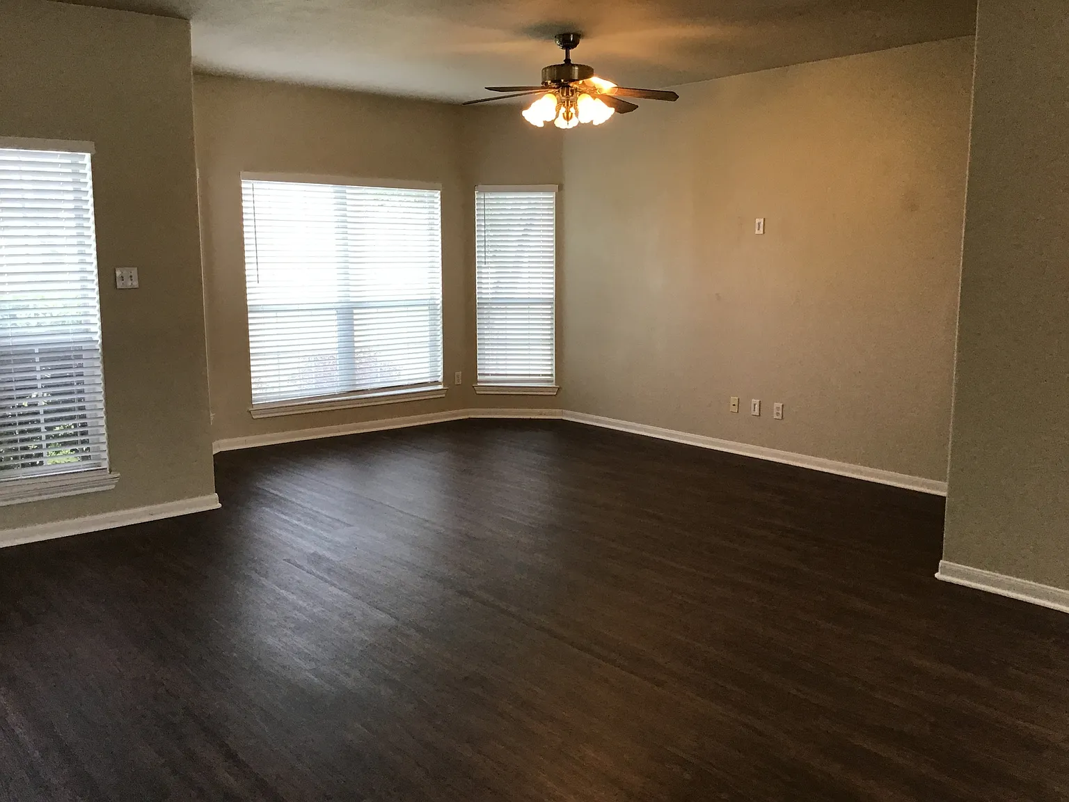 3 bed, 2.5 bath, 1532 sqft, $1,795 — Photo 3