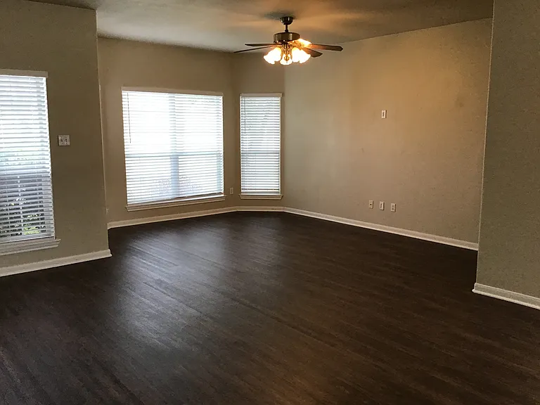 13470 Miller Ln — Photo 3