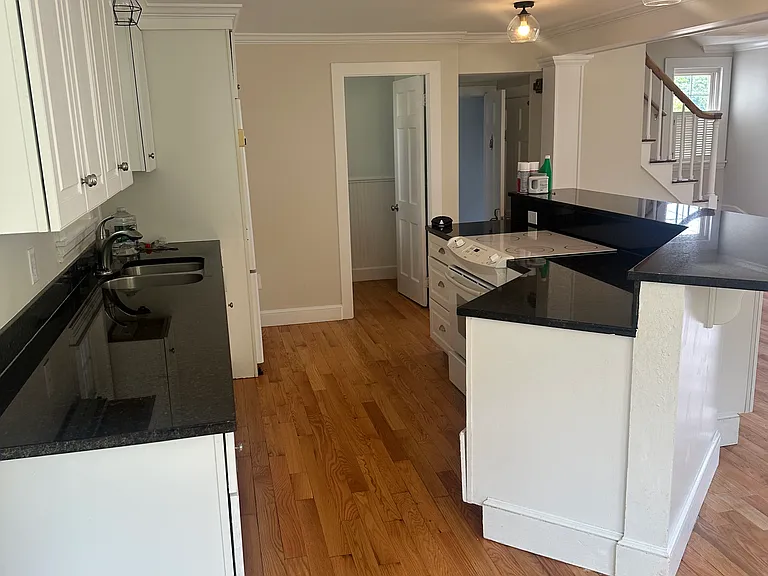 324 Elm St #A — Photo 48