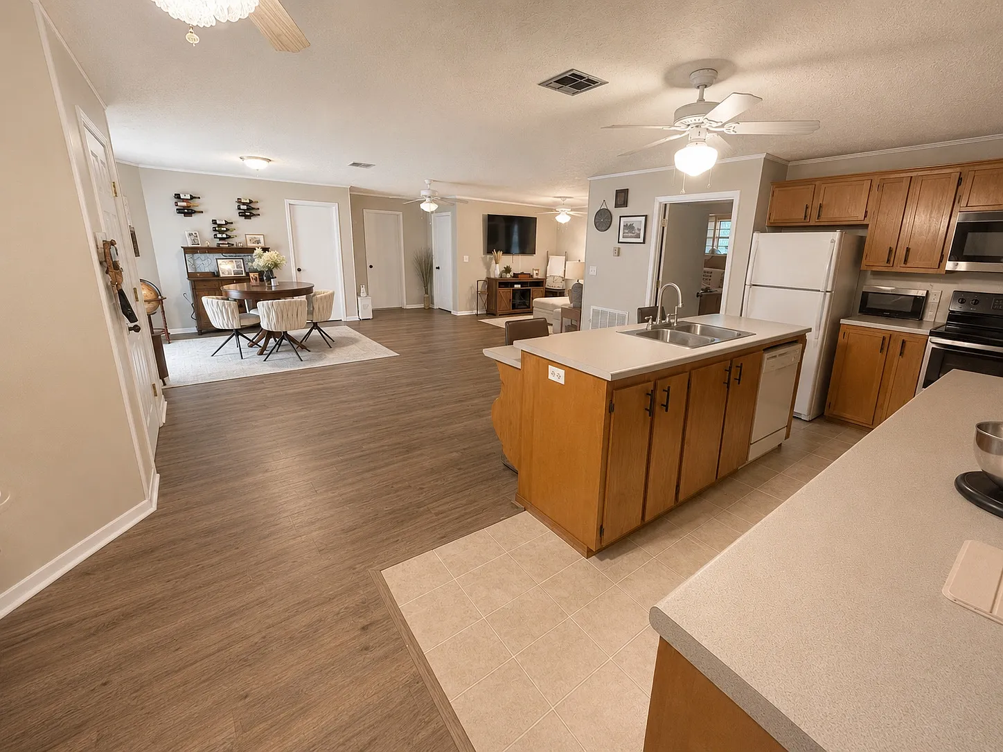3 bed, 1726 sqft, $1,700 — Photo 2