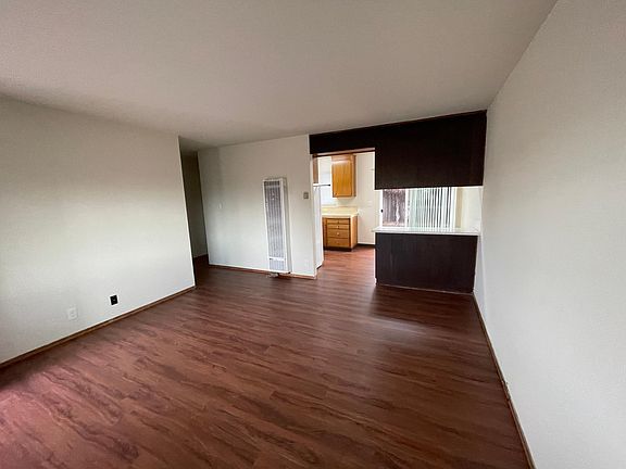 3rd image of 24039 Park St APT 5