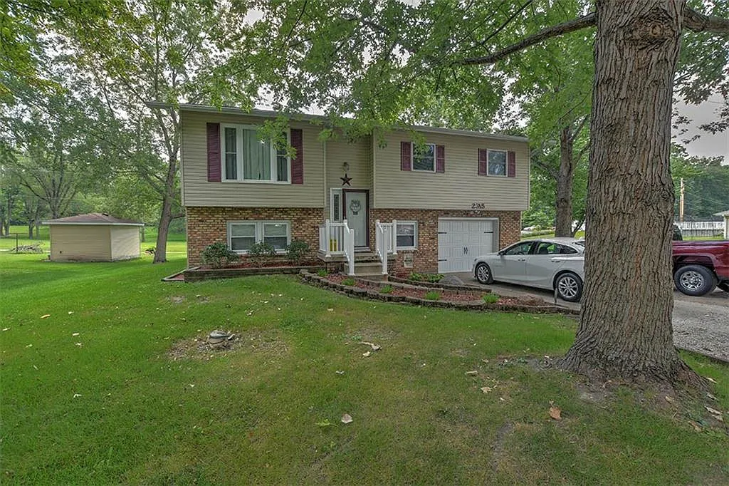 2315 Thunderbird Dr photo 1