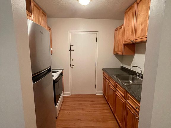 2nd image of 226 Rock St APT D3