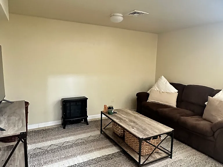 2061 Fitzwater St #1R — Photo 18