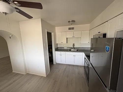1207 E Jarvis Ave #4 Photo 1