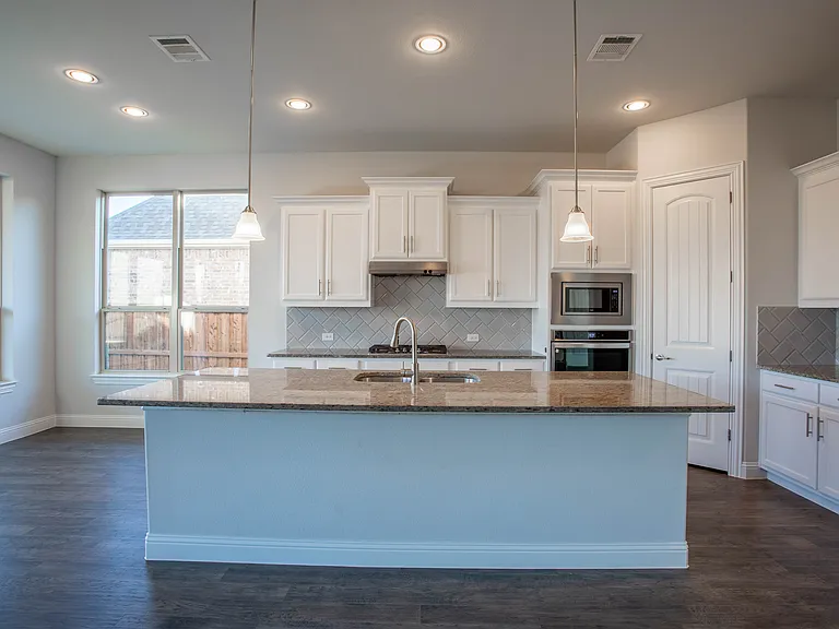7600 Clear Rapids Dr — Photo 4