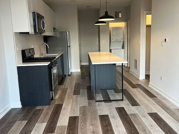 2nd image of 713 N Milwaukee Ave #502