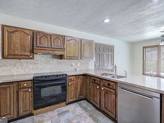 5th image of 360 Clear Spring Ct