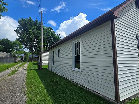 4th image of 504 Railroad Ave