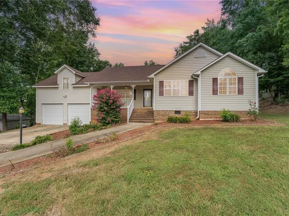 2216 Cedarwood Ct, Asheboro, NC 27205