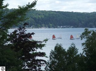 7400 Crystal Dr, Beulah, MI 49617