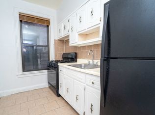 25-26 42nd St #2Y, Astoria, NY 11103