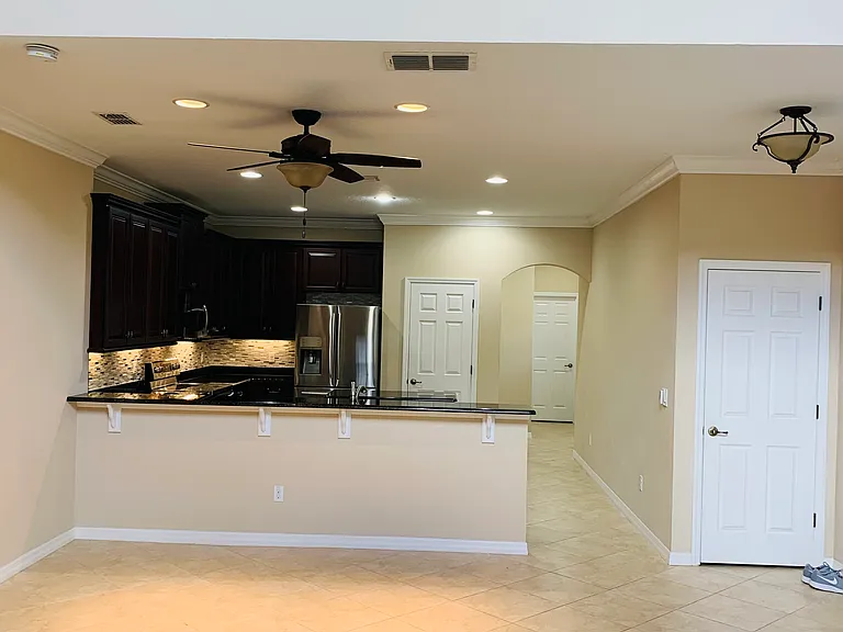 5604 Siracusa Ln — Photo 10