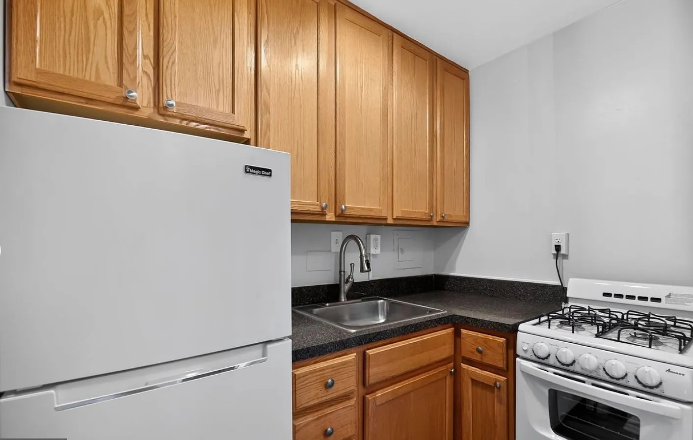 Studio, 384 sqft, $1,575 — Photo 3